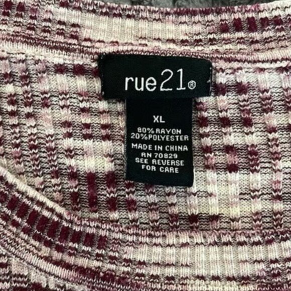 RUE21 Maroon/White Crew Neck Short Sleeve Knit Shirt Size XL EUC #M-041 - Picture 3 of 3